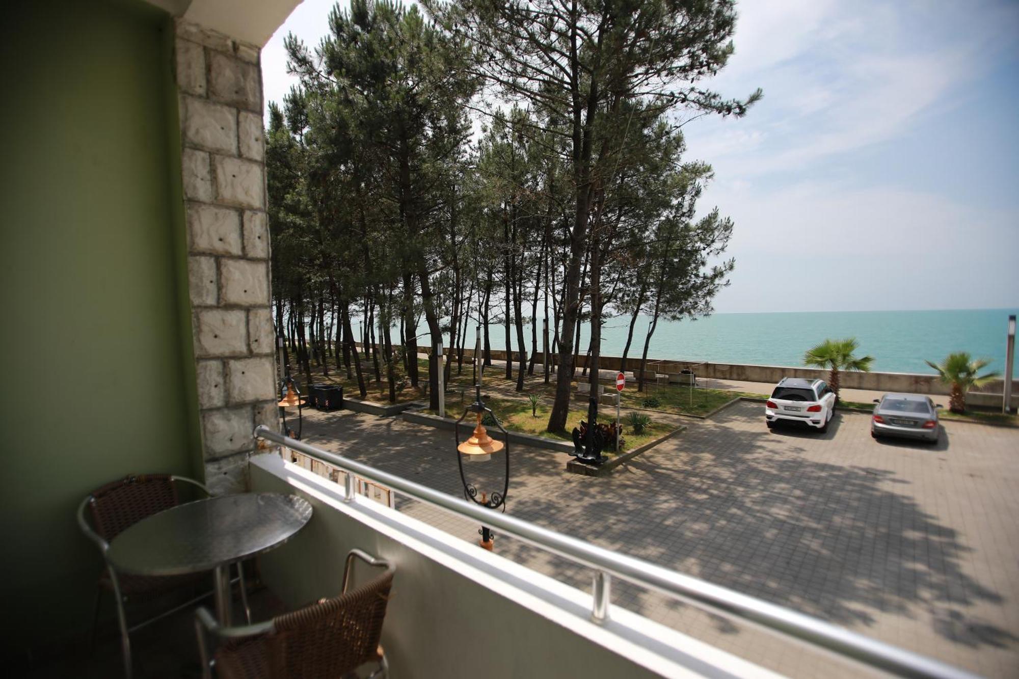 Green House Hotel Kobuleti Exteriör bild